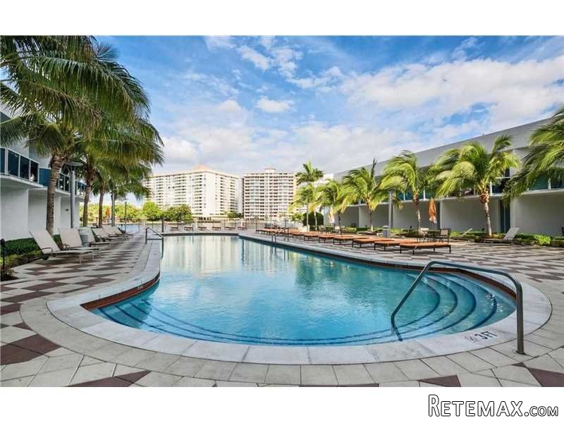 2 bedroom Flat For Sale: 1945 S Ocean..