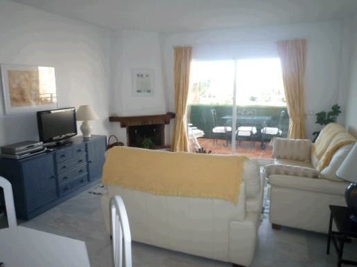 Apartment - BRIGHT AND SPACIOUS 1 BED.. - 2