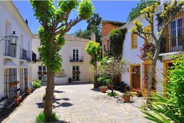 2 bedroom town house for sale