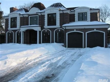 48 Arbor Ln Roslyn Heights, NY 11577