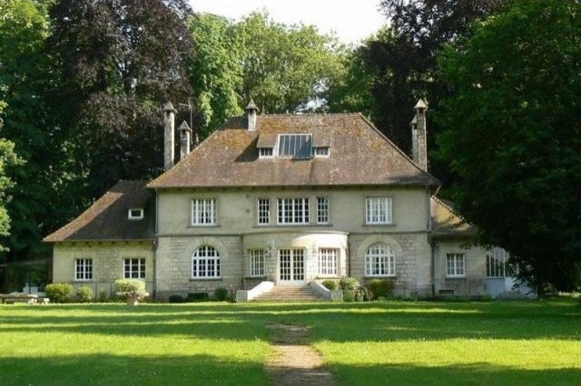 5 bedroom House For Sale: 02000 LAON