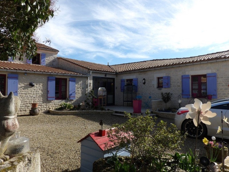Character Stone House With Garden.. - 2