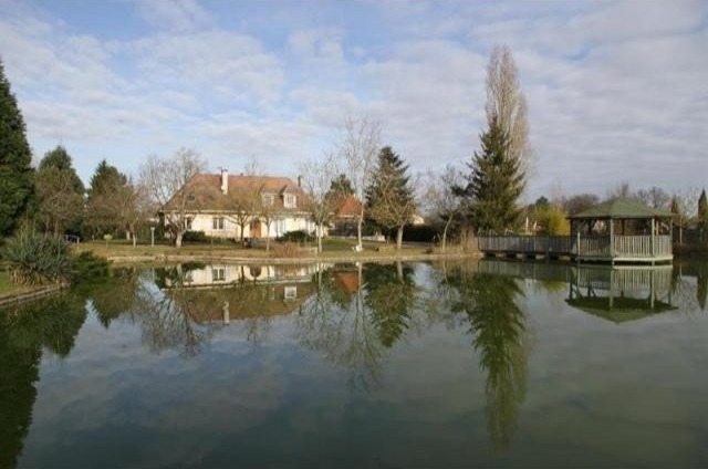 5 bedroom Villa For Sale: 86000..