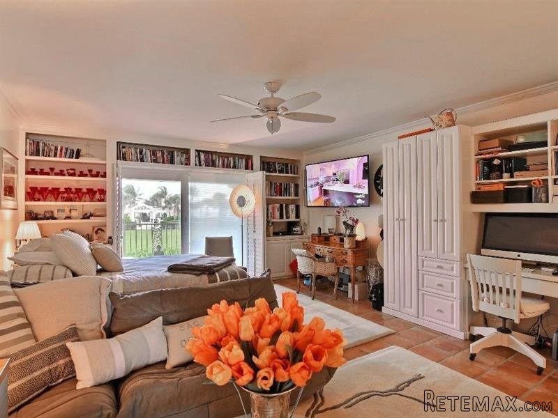 1 bedroom Flat For Sale: 400 Beach.. - 2