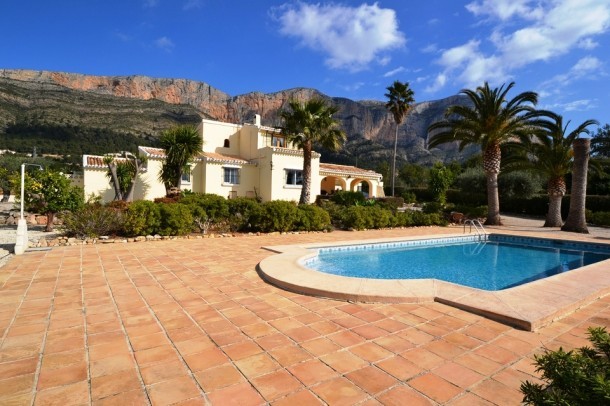 3 Bedroom 2 Bathroom Villa Javea 3 -..