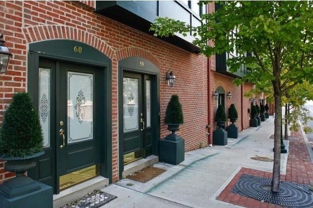 2 bedroom Condominium For Sale: Pelham..