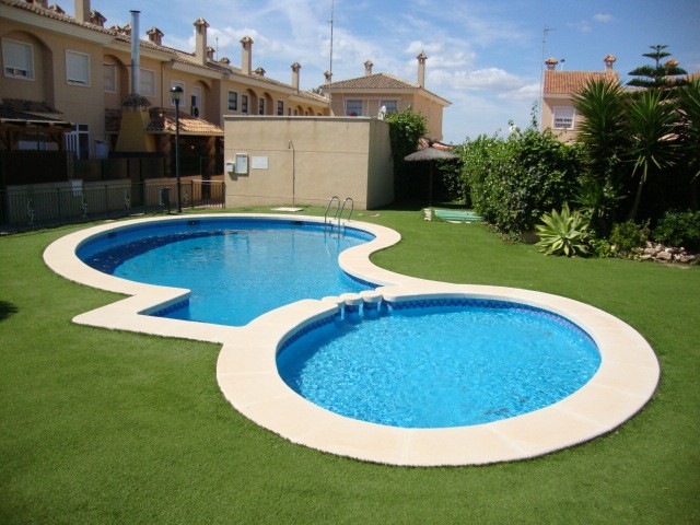 Lovely 3 Bed 2 Bath townhouse with.. - 2