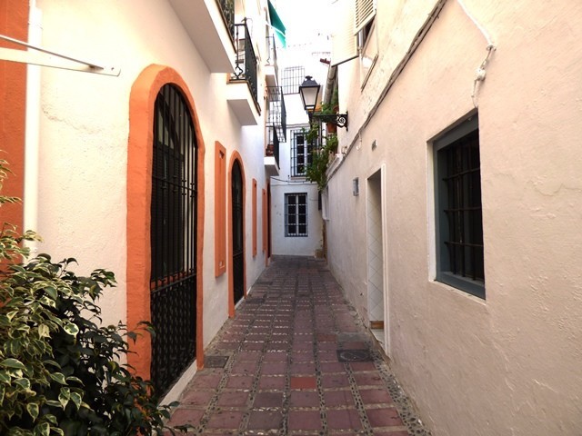2 Bed Apartment for sale in Marbella