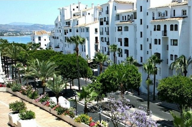Superbly located 3 bedroom apartment in..