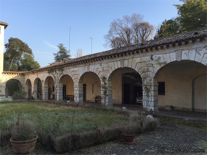 Villa For Sale: Treviso - 2