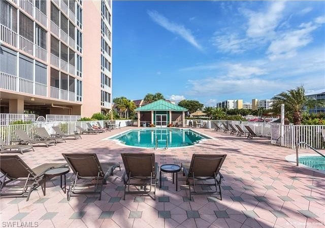 3 bedroom Condominium For Sale: Fort..