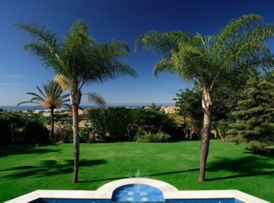 Villa for sale in El Paraiso Alto..