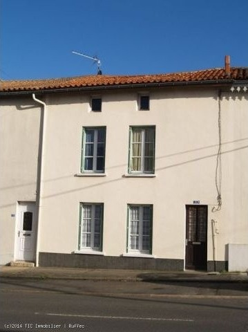 3 bedroomed townhouse with outbuildings.. - 2