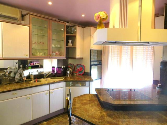 Luxurious apartment in Carre d'Or with..