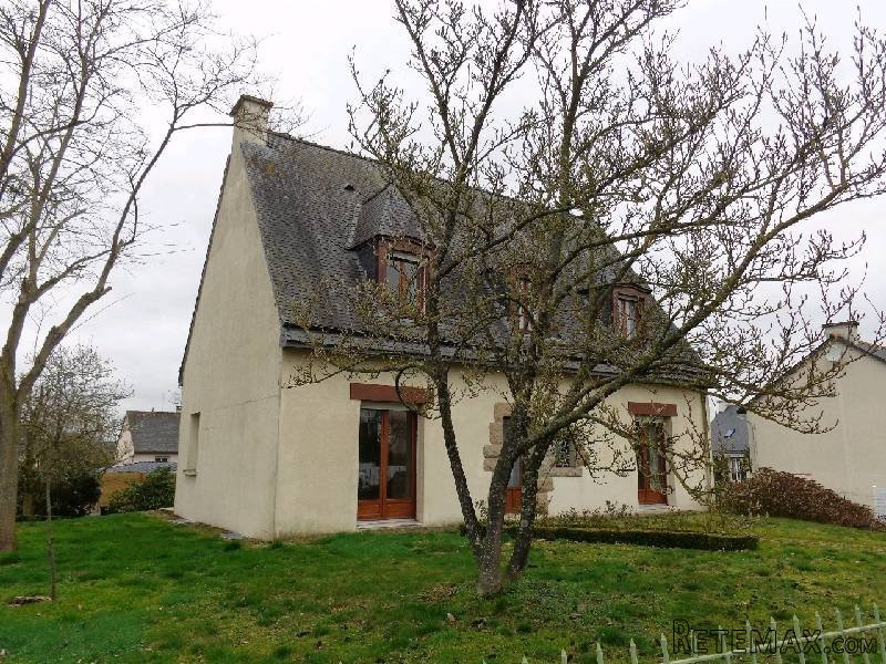 Traditional House with Nice Garden