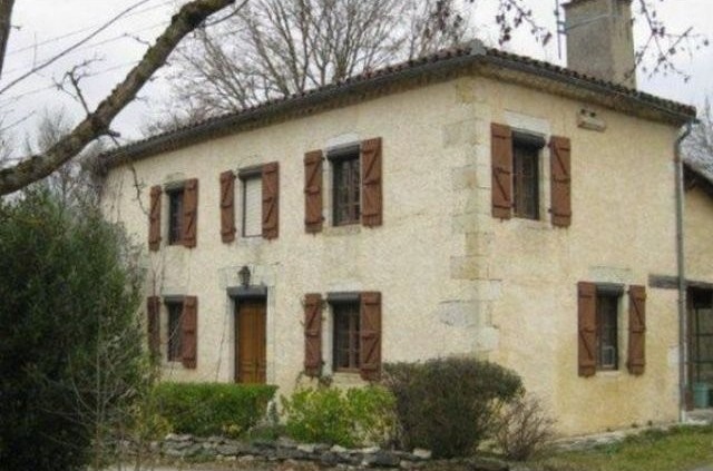 House In Hamlet With Garage