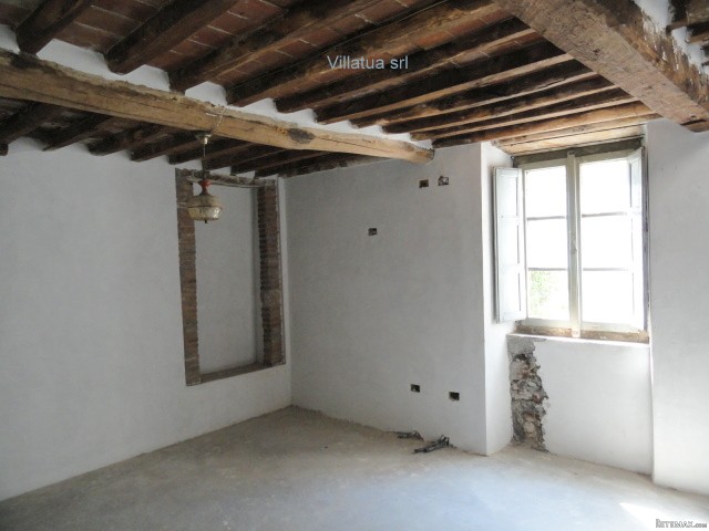 Village/town House - For Sale - North..