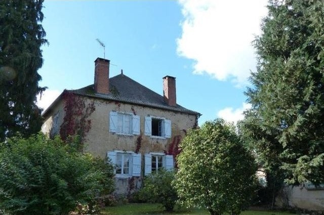 4 bedroom Village House For Sale: 19230..