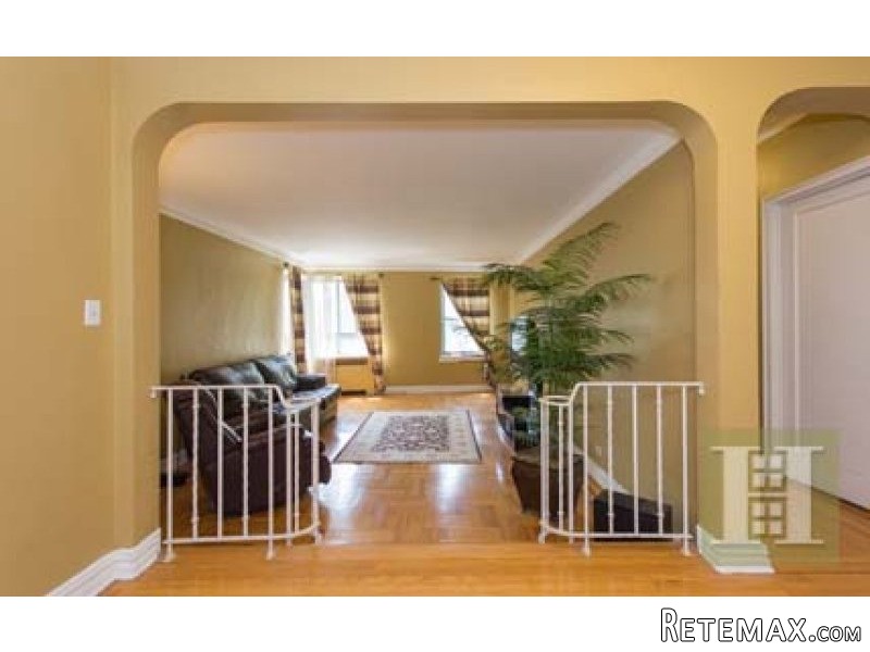 2 bedroom Apartment For Sale:4445 POST..