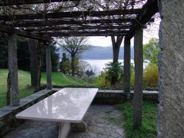5 bedroom Villa For Sale: Leggiuno, IT