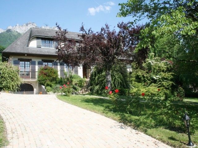 8 bedroom Property For Sale: 7-15..