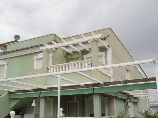 End of Terrace with Roof Top Terrace