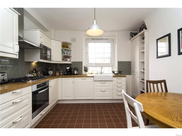 Globe Road, E2 - 2