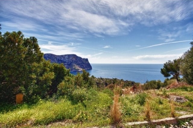 Plot with spectacular sea views
