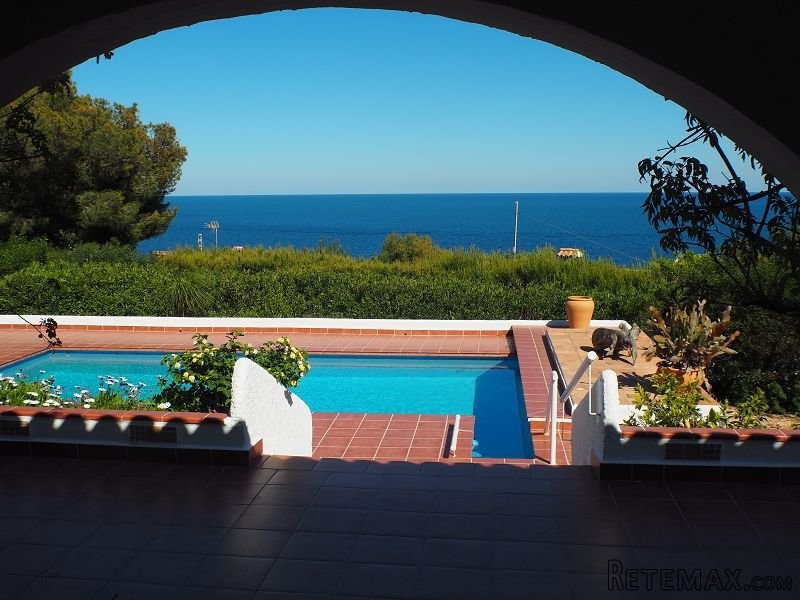 4 Bedrooms - Villa - Alicante - For Sale