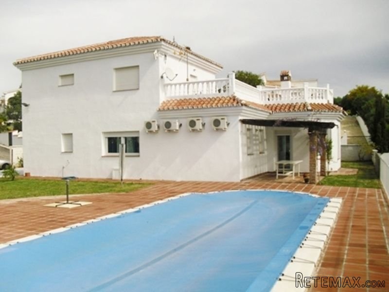 4 bedroom, 4 bathroom Villa, (build 230..