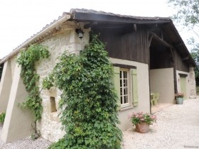 Attractive Converted Barn With Swimming..