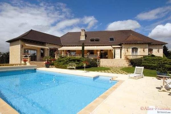 Brive (19) - For sale a luxurious house..