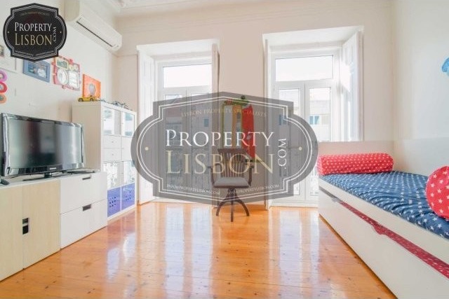 Renovated T3 Lisbon Apartment for Sale..