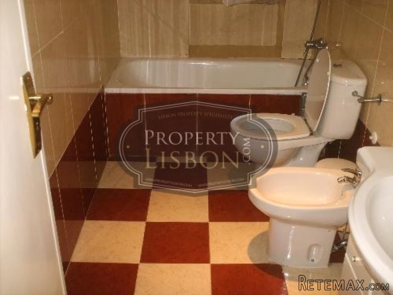 5 Bed Lisbon Apartment in Nossa Senhora