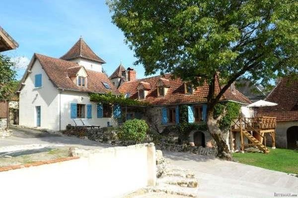 Meyssac (19) - For sale superb ensemble..