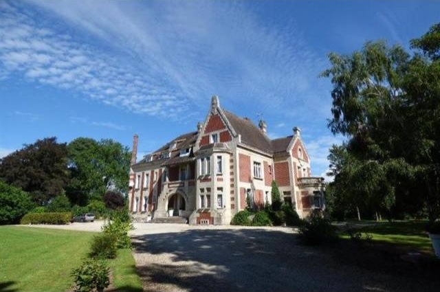 10 bedroom Manor House For Sale: 80700.. - 2