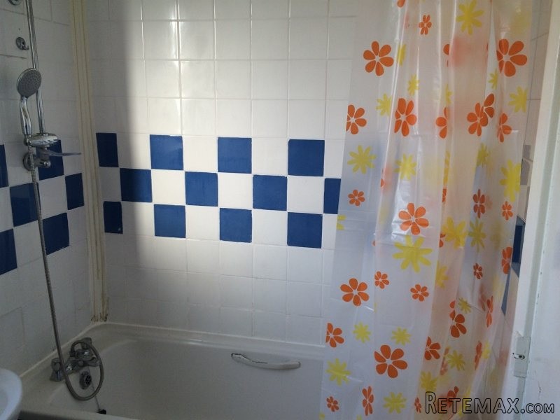 Double room, Zone 2, Devons road (share.. - 2
