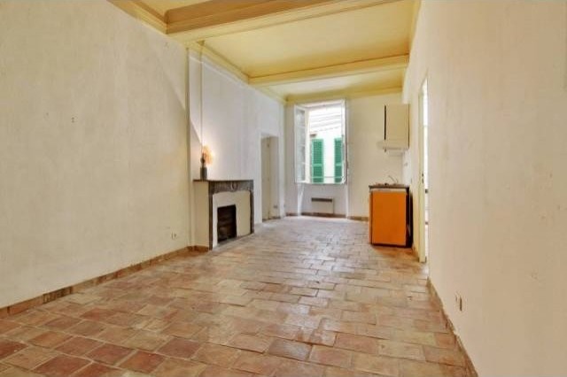 3 Bedroom apartment in the old town to..