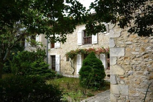 4 bedroom Longere For Sale: 86000 12 KM..