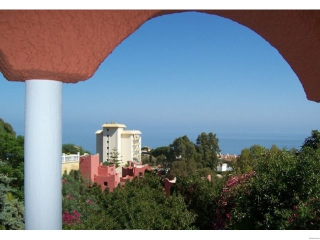 VILLA FOR SALE IN FUENGIROLA