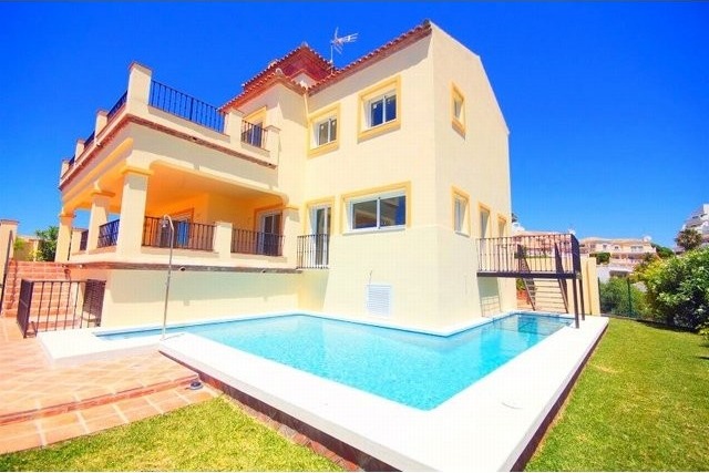 5 Bedrooms - Villa - Malaga - For Sale