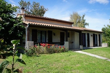 Modern property within walking distance..