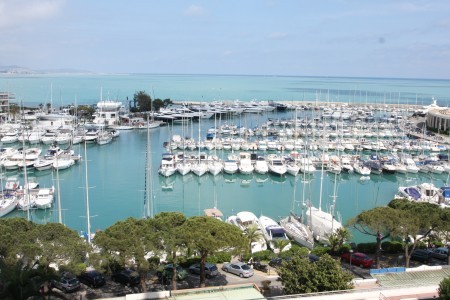 Spacious studio apartment in Baie des..
