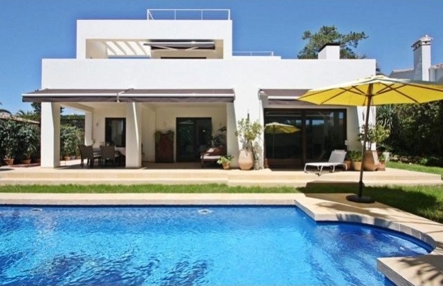 VILLA FOR SALE IN MARBESA