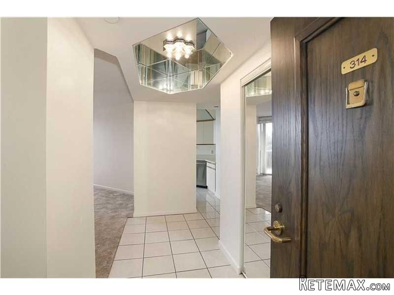 2 bedroom Flat For Sale: 3610 Yacht.. - 2