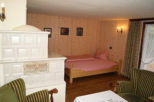 House with 3 generous apartments in the..
