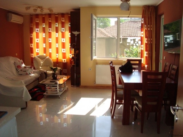 Furnished 2-bed apartment in the centre..