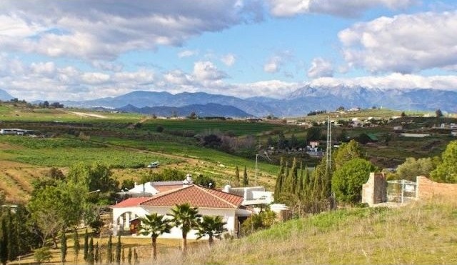 Villa - Lovely Detached Villa with..
