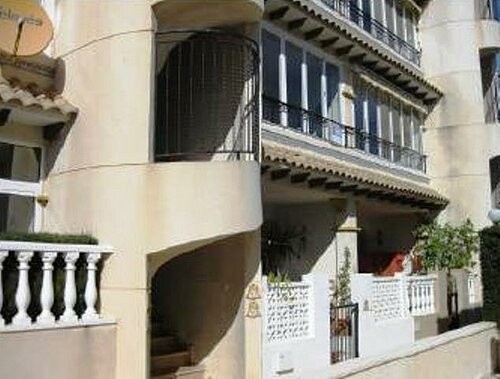 * 2 BED GROUND FLOOR APARTMENT