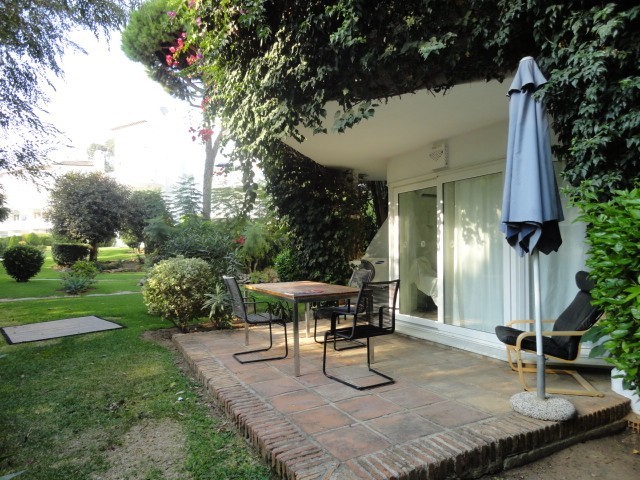 2 Bed Apartment for sale in Calahonda - 2